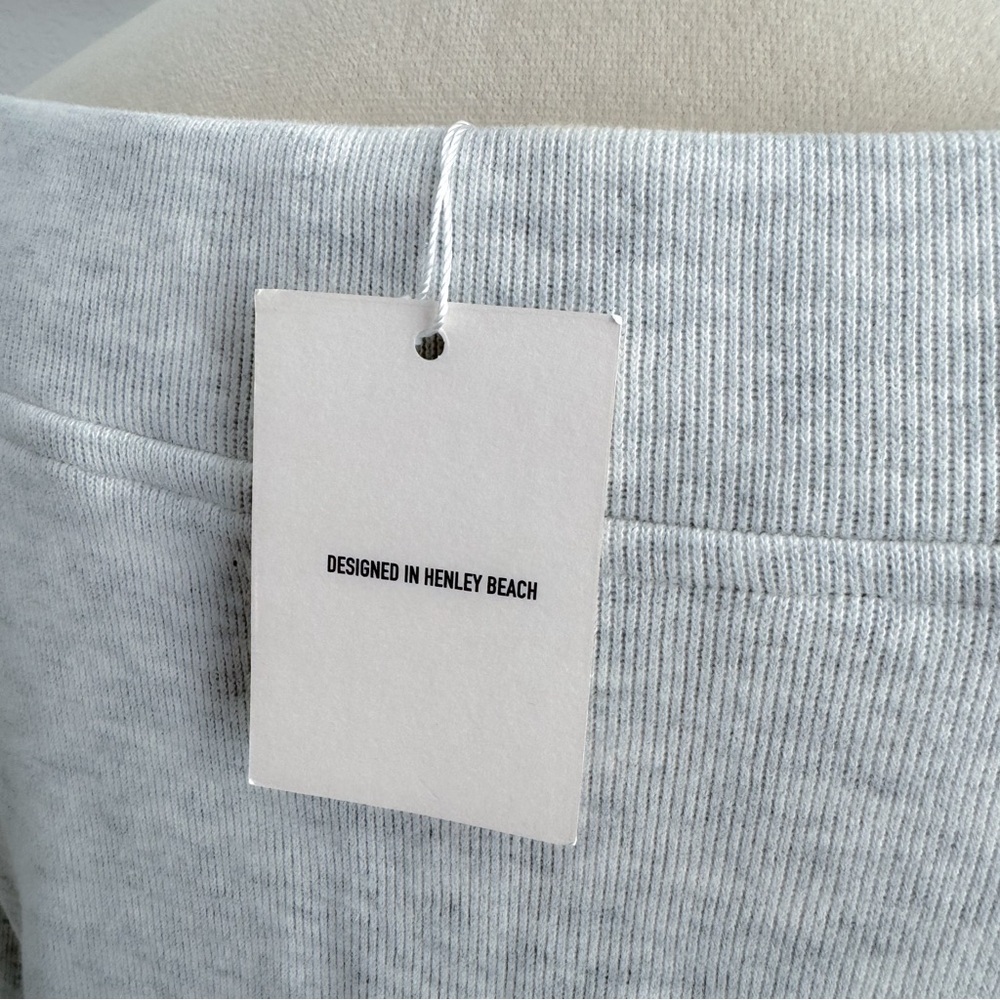 Old Sport Off The Shoulder Sweatshirt Dress
Loungewear Gray - Picture 9 of 14